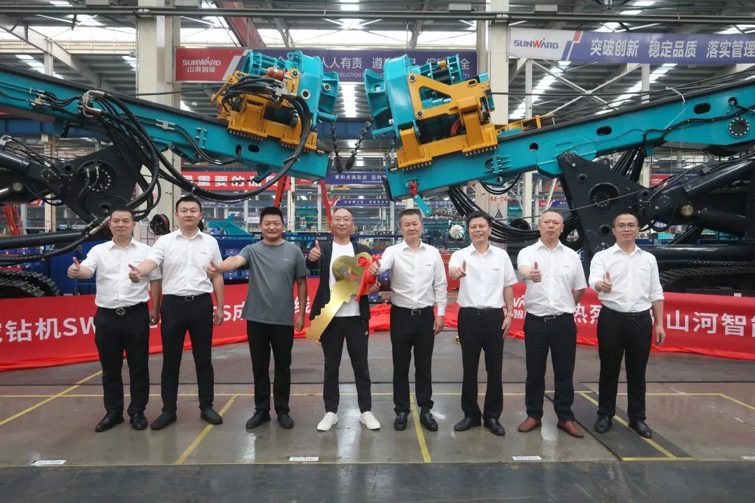 助力“双碳”、绿动未来！币游国际智能增程式电动旋挖钻机、液压混淆动力旋挖钻机齐交付