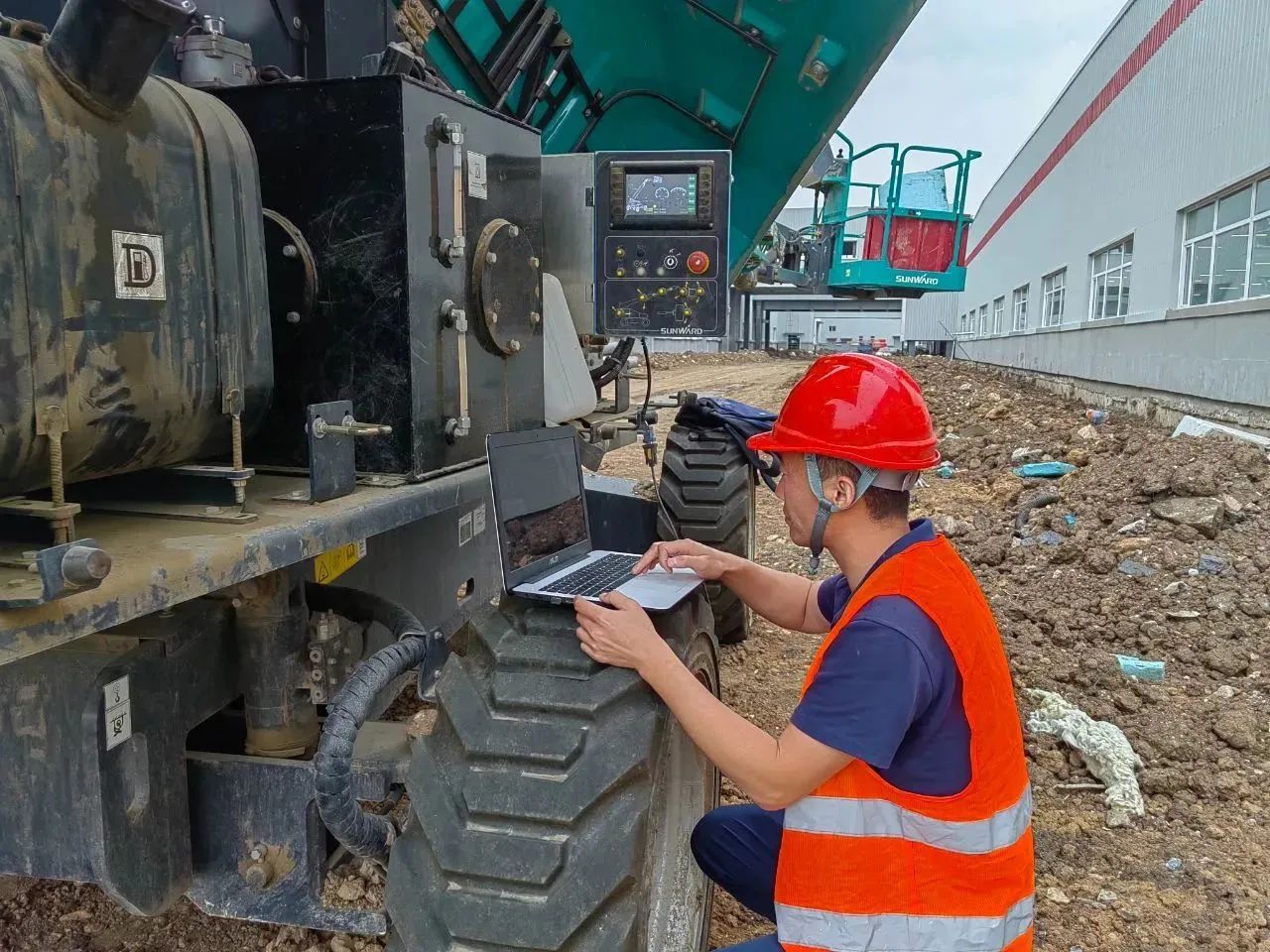 谛听客户心声！币游国际智能高空机械“效劳万里行”走进东北