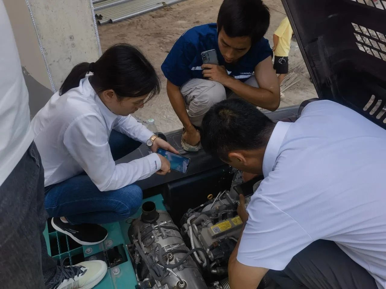 步履一直，，，，，效劳不止！币游国际智能挖掘机效劳万里行火热举行中