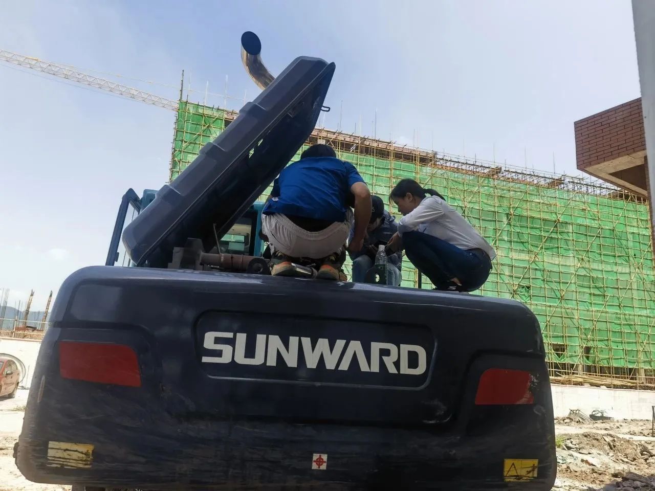 步履一直，，，，，效劳不止！币游国际智能挖掘机效劳万里行火热举行中