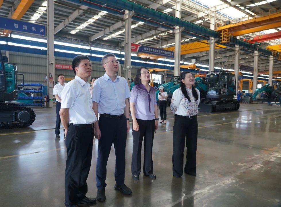 长沙市人民政府副市长、市工商联主席康镇麟调研币游国际智能