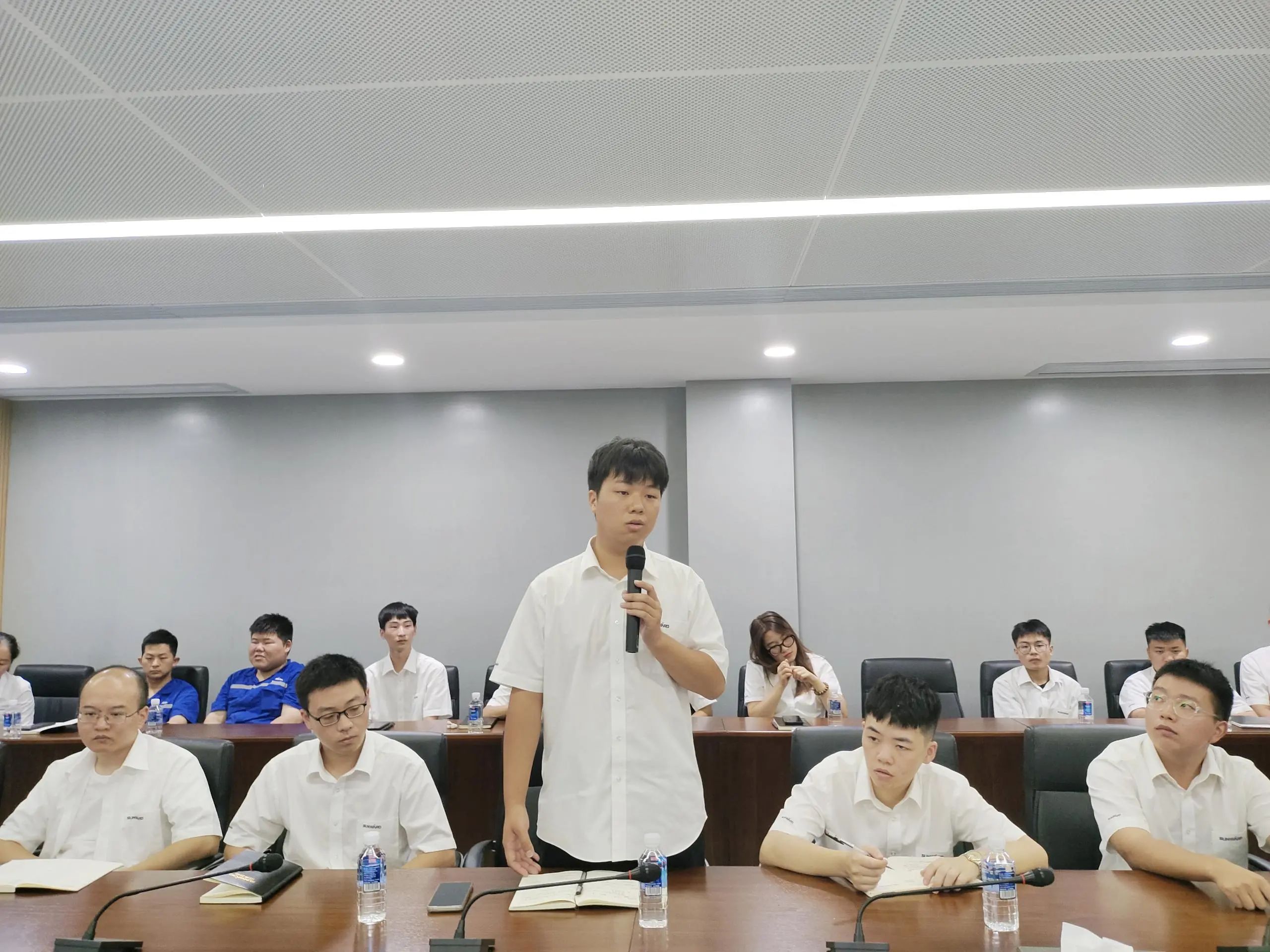 泛论心声，，，，，，共话未来！这场应届结业生员工座谈会，，，，，，很暖，，，，，，很知心！