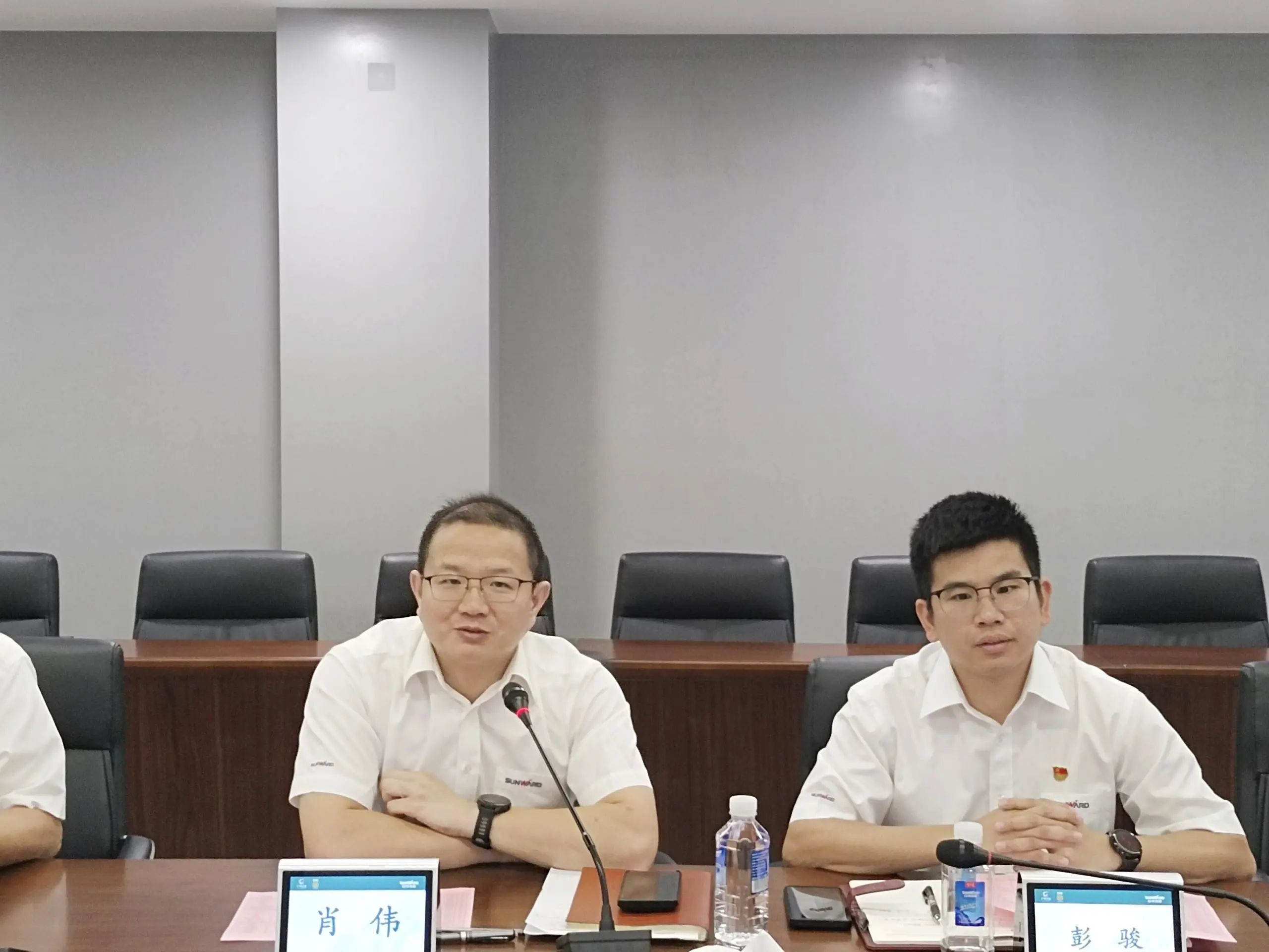 泛论心声，，，，，，共话未来！这场应届结业生员工座谈会，，，，，，很暖，，，，，，很知心！