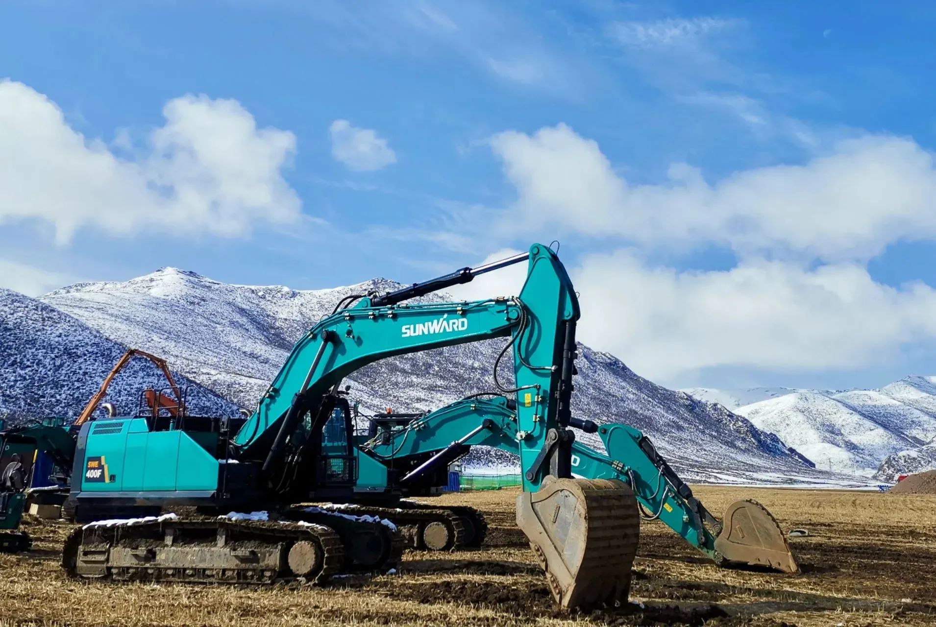 口碑超赞！币游国际智能SWE400F挖掘机荣获工程机械明星产品大奖