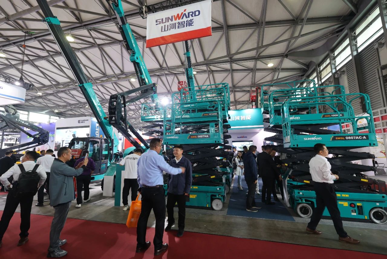 精品出击，，，闪灼魔都！币游国际智能全系列高空机械亮相2023亚洲国际高空展