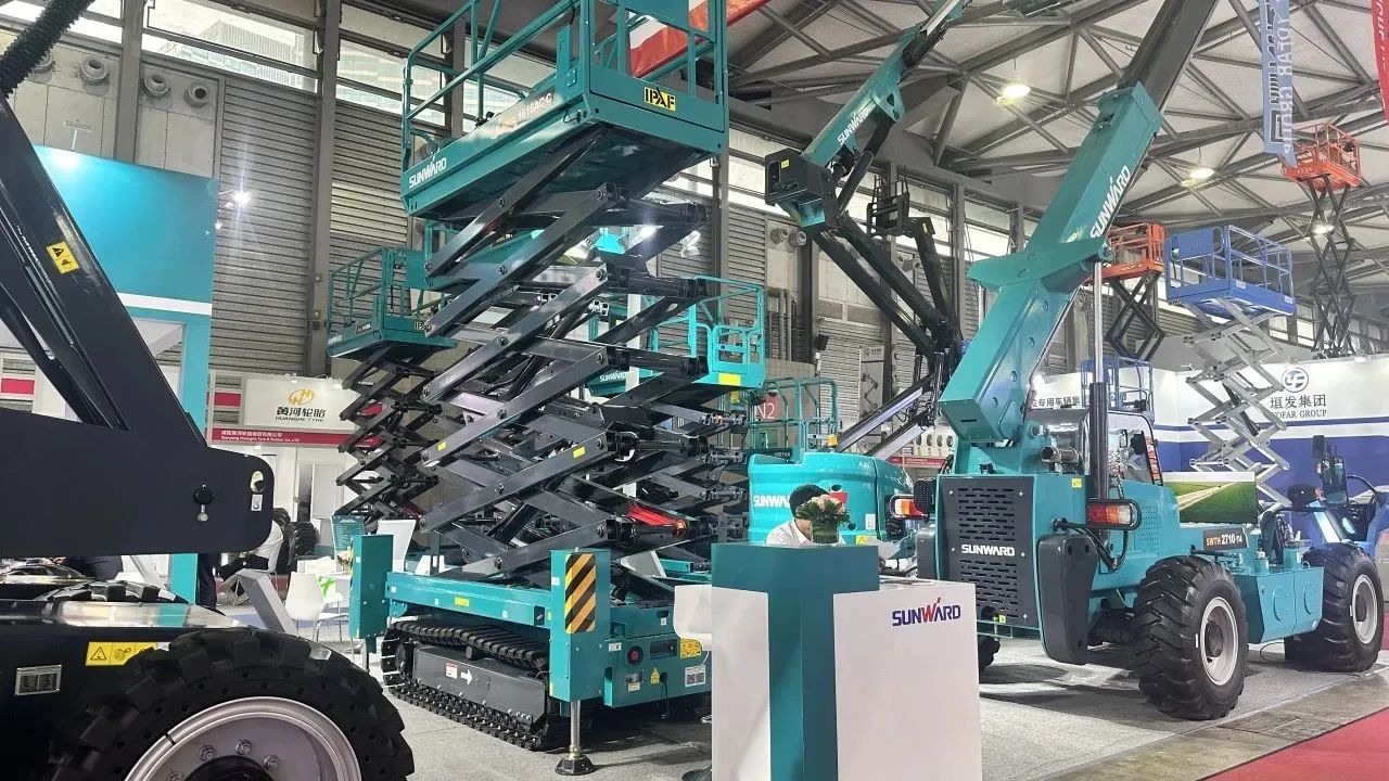 精品出击，，，闪灼魔都！币游国际智能全系列高空机械亮相2023亚洲国际高空展