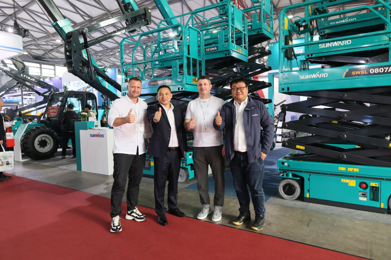 精品出击，，，闪灼魔都！币游国际智能全系列高空机械亮相2023亚洲国际高空展