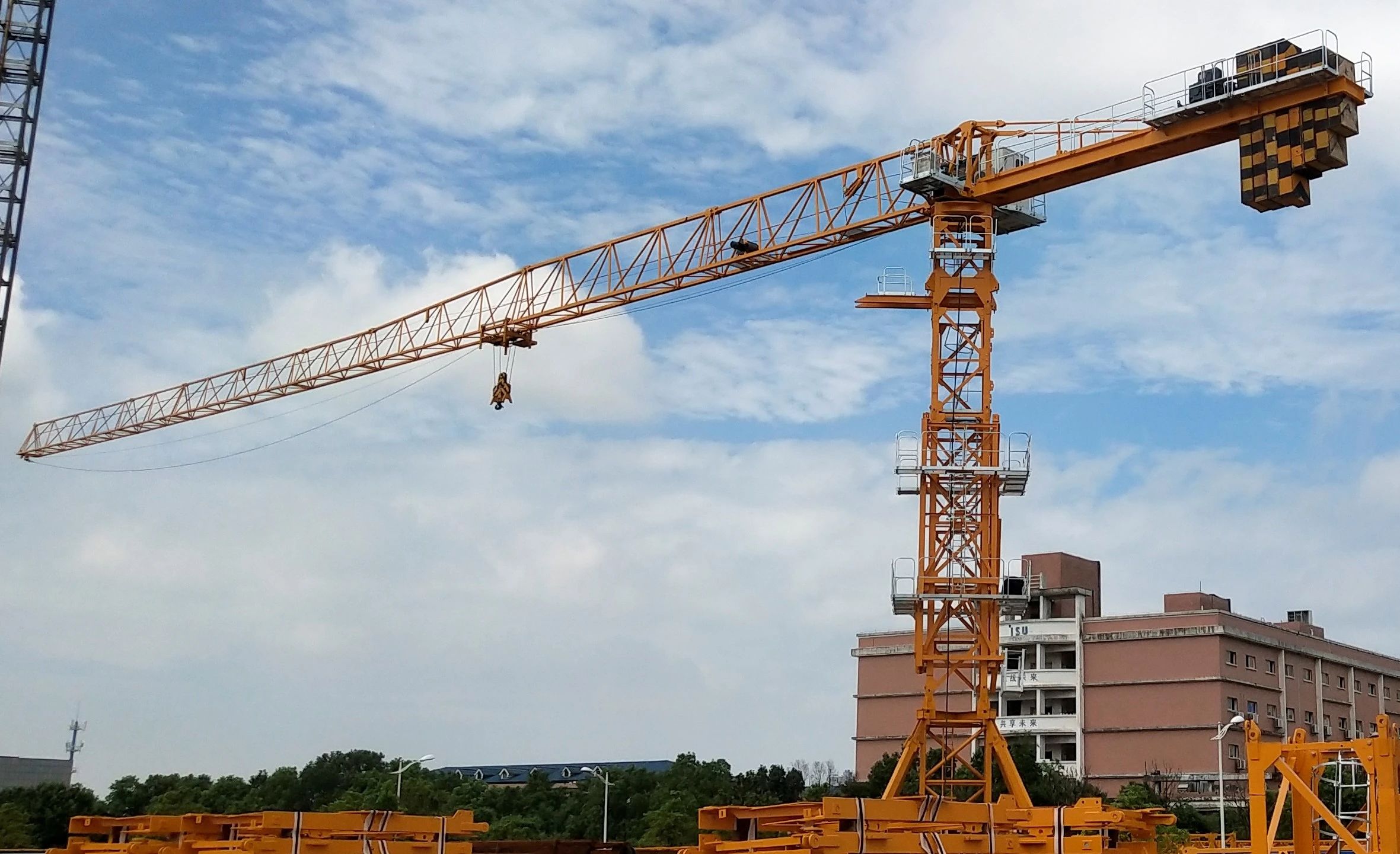 匠心智造，，，，，字斟句酌！币游国际江麓“精品工程”P6015B1-8塔机下线