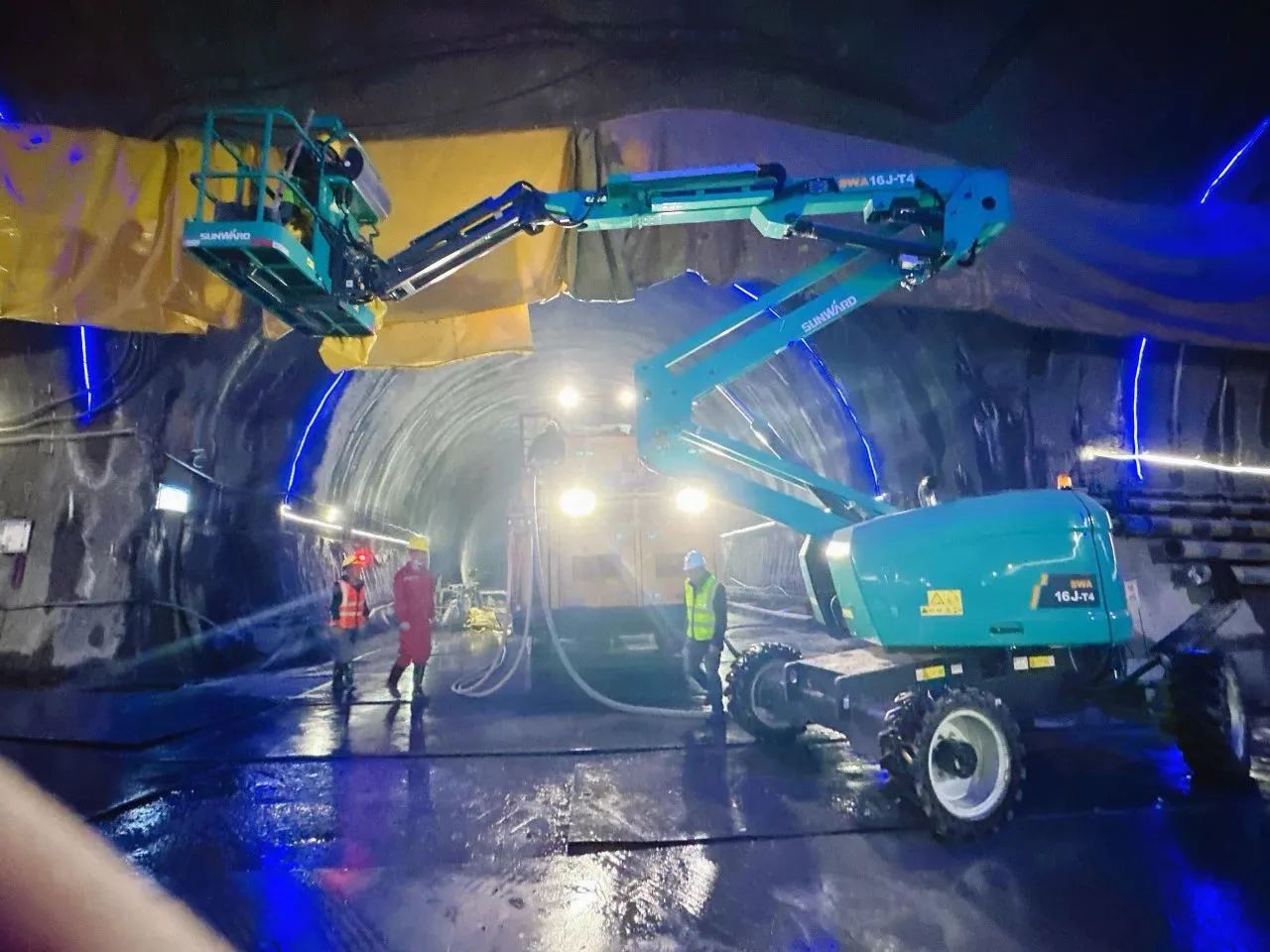 不惧高海拔挑战！币游国际智能高空机械实力助建川藏铁路