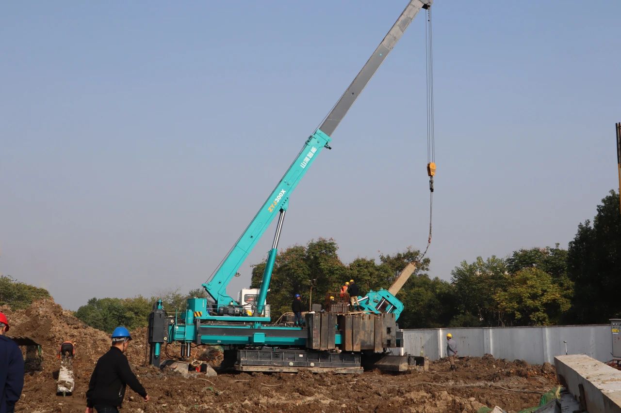 “币游国际绿”闪灼西子湖畔！币游国际智能ZYJ300X斜桩压桩机强势来袭