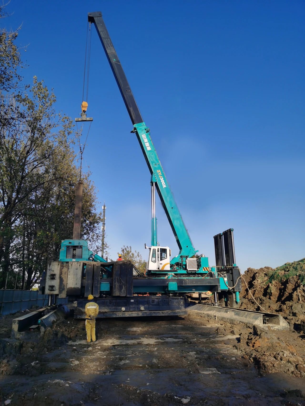 “币游国际绿”闪灼西子湖畔！币游国际智能ZYJ300X斜桩压桩机强势来袭