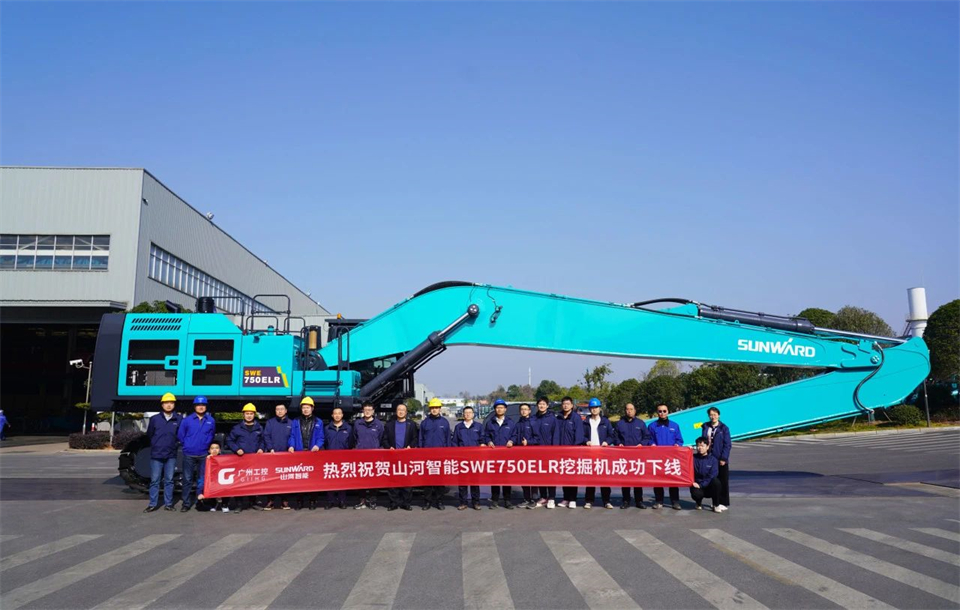 定制开发、功效更强！币游国际智能SWE750ELR加长臂液压挖掘机下线交付