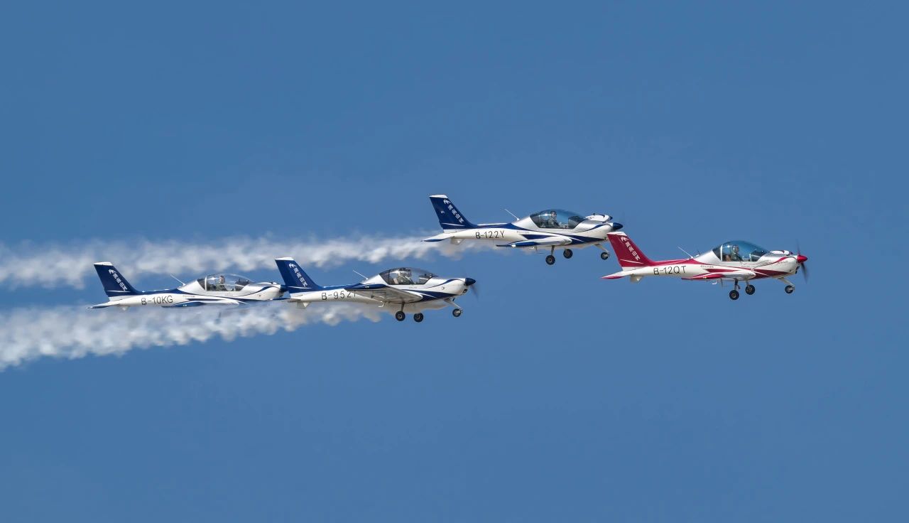 二十载磨砺，，，，，“阿若拉”飞机累计航行时间突破11万小时！