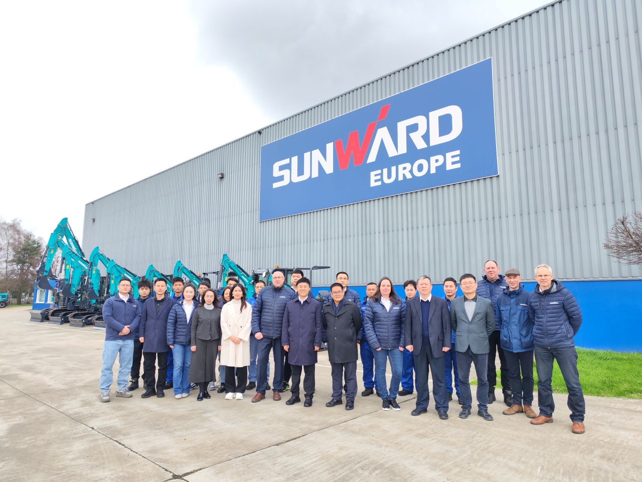 广州工控党委书记、董事长景广军率队赴币游国际智能欧洲子公司考察