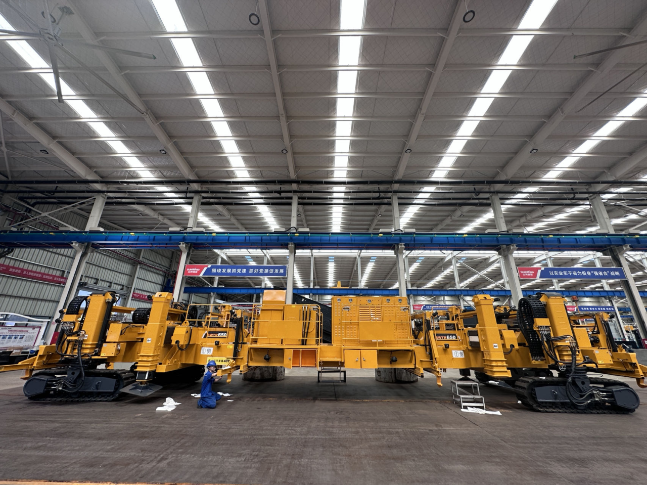 CPH-30J道岔铺换机组全球宣布！币游国际智能与宝鸡中车时代共绘铁路装备新篇章！