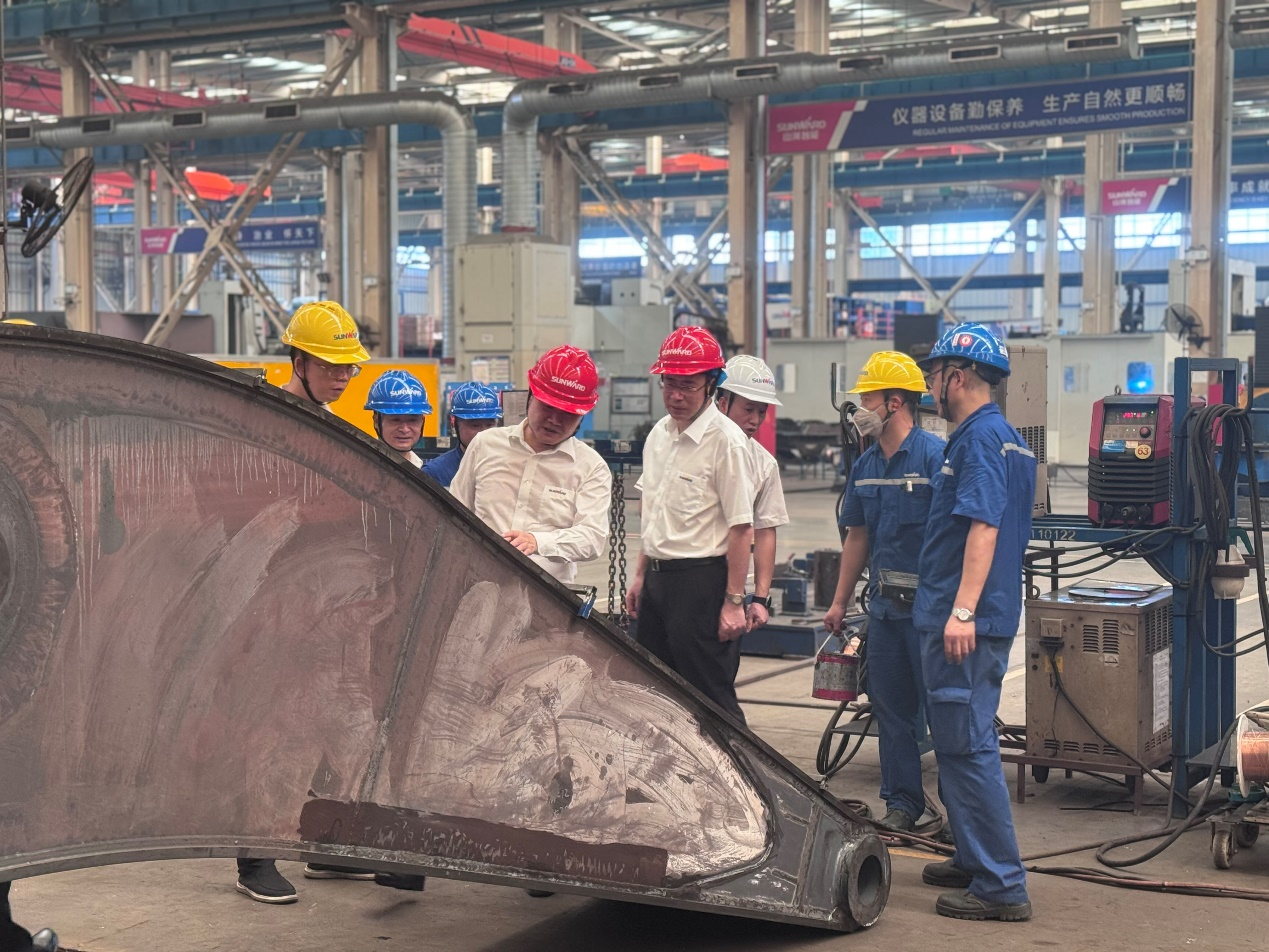 战高温，，，保清静--币游国际智能开展高温防暑专项清静检查