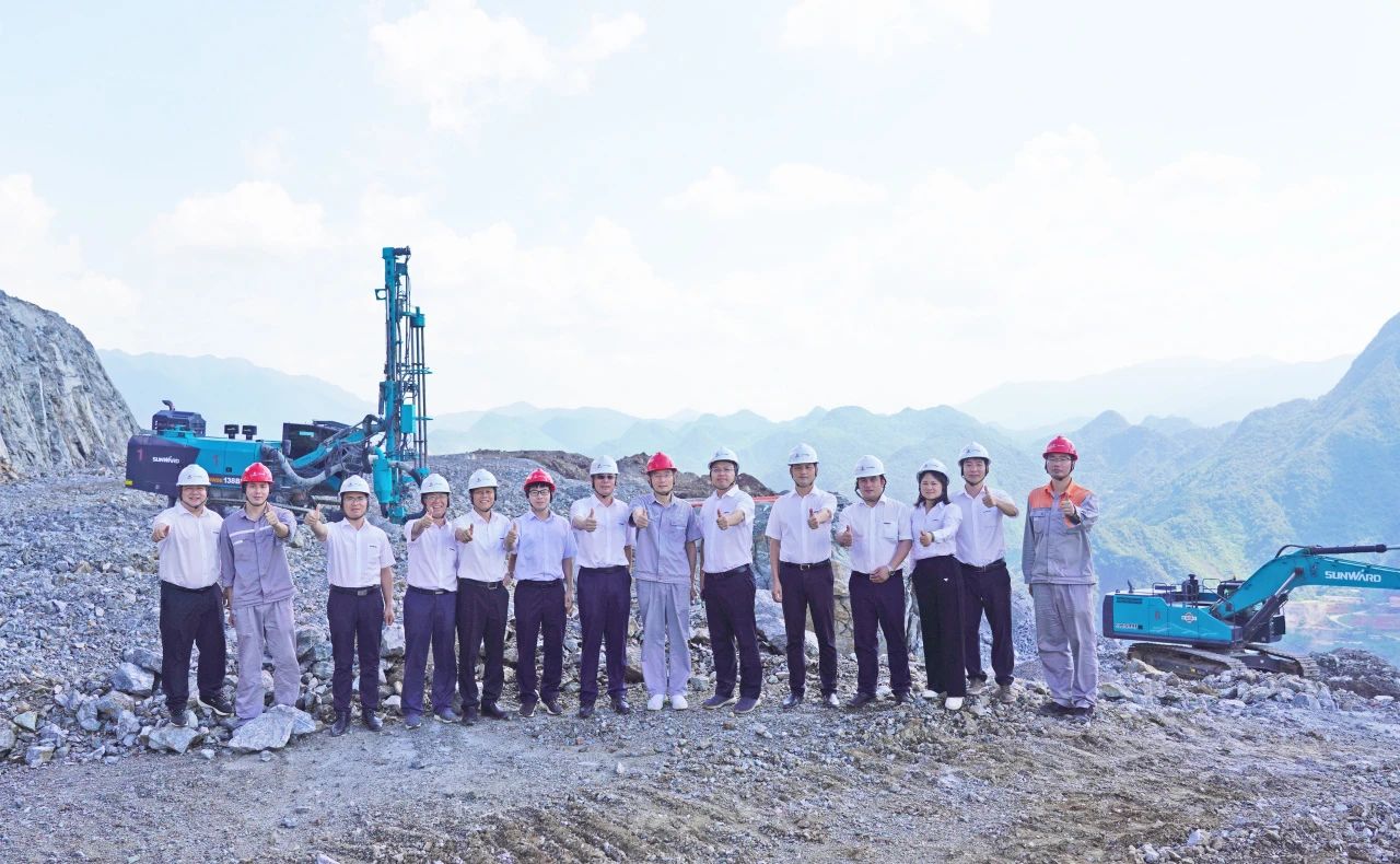 相助共赢，，，，智胜未来！币游国际智能造访湖南柿竹园有色金属有限责任公司