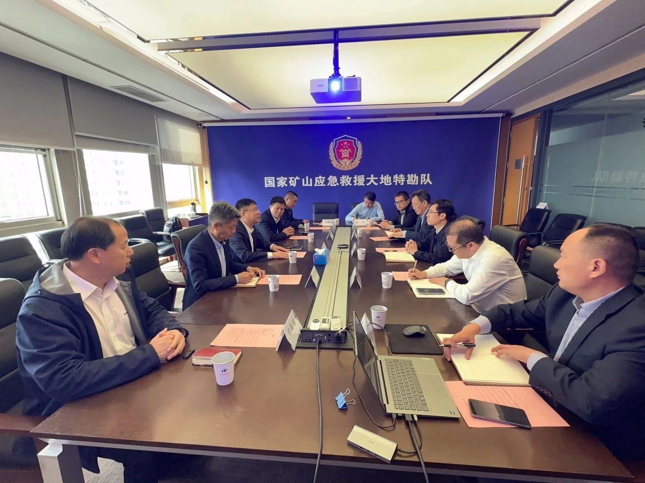 币游国际智能董事长付向东带队造访中煤地质总局、大地特勘公司