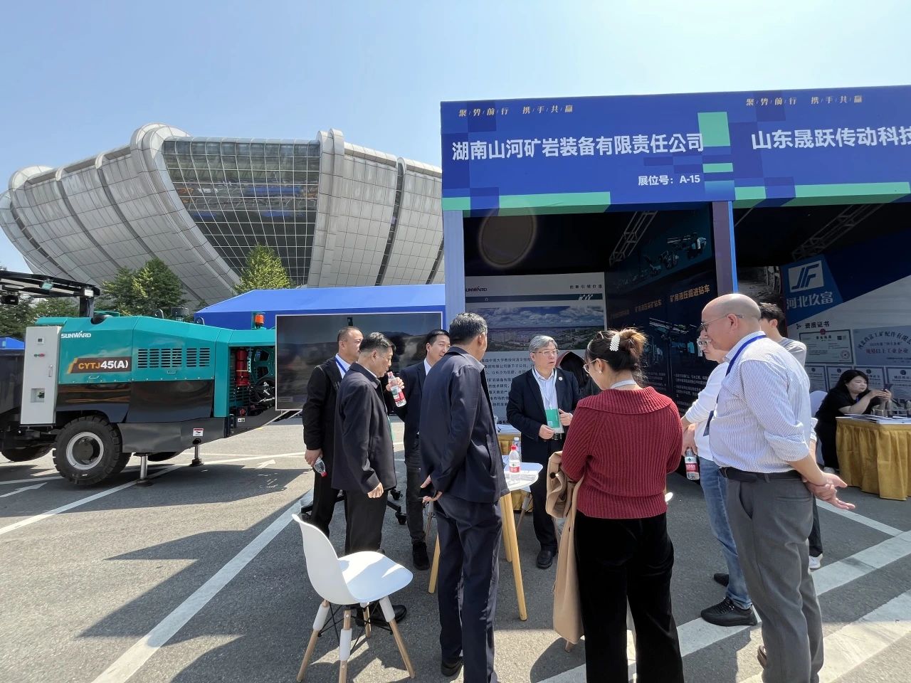 币游国际矿岩携井下掘进台车亮相苍南矿山井巷机械展