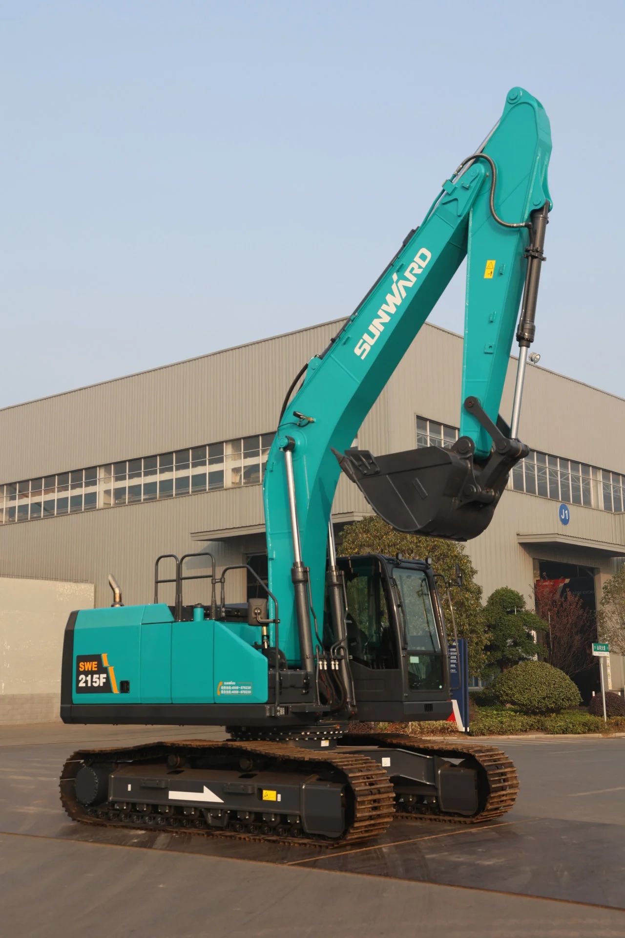 聚焦市场需求，，，，，币游国际智能三款精品工程液压挖掘机乐成下线