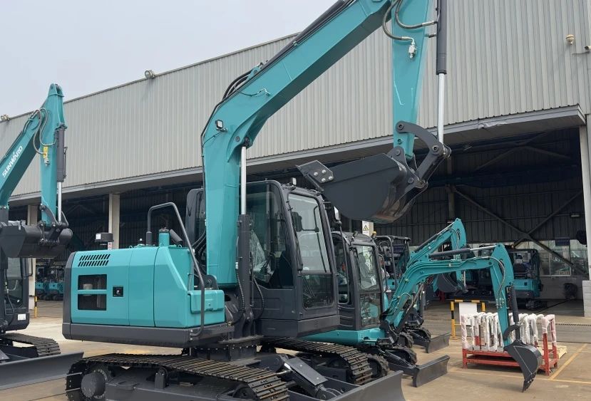 聚焦市场需求，，，，，币游国际智能三款精品工程液压挖掘机乐成下线