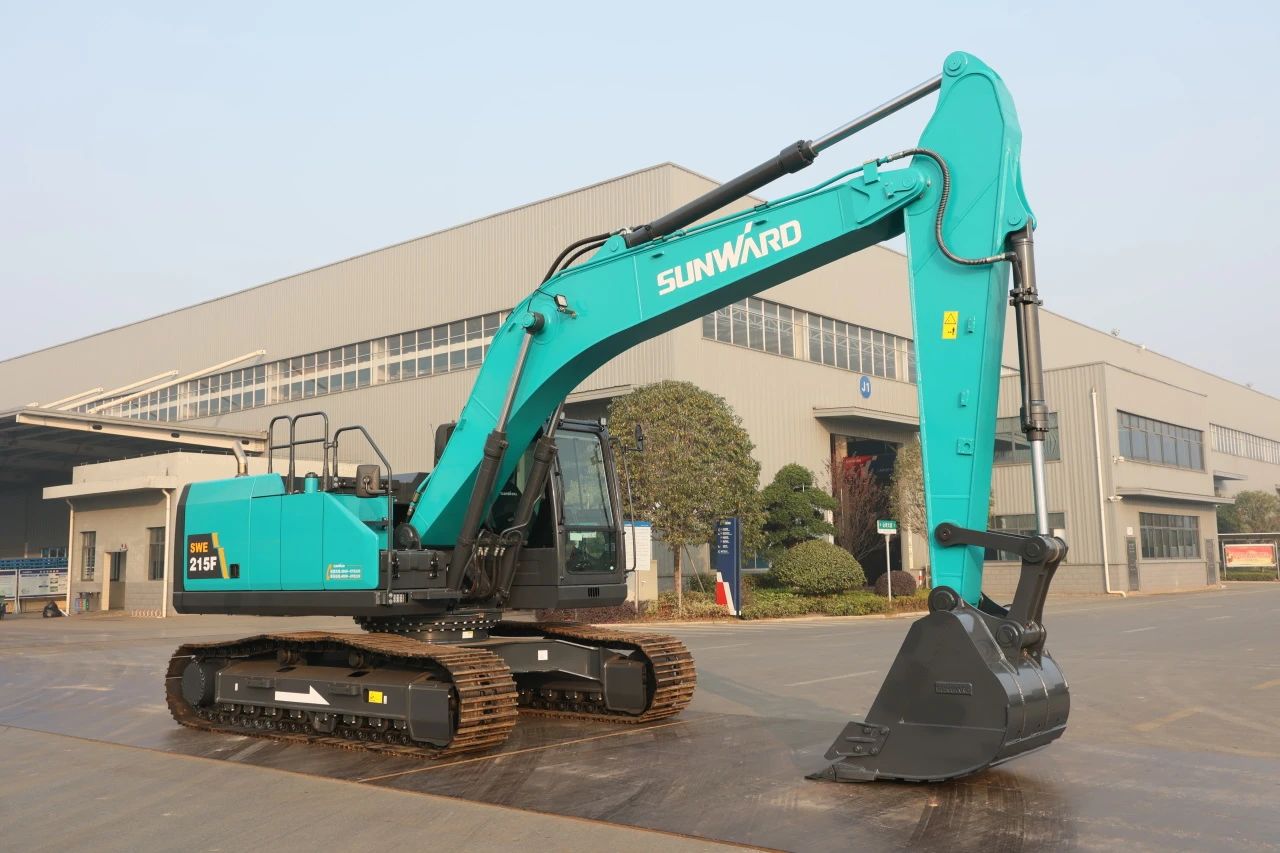 聚焦市场需求，，，，，币游国际智能三款精品工程液压挖掘机乐成下线